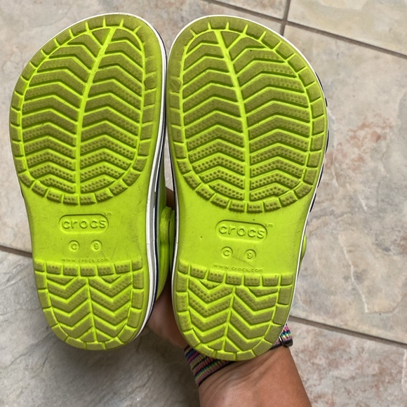 Lime Green Crocs Child size 9 - Picture 4 of 7